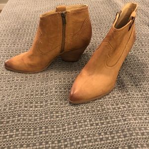 Frye Reina tan nubuck bootie